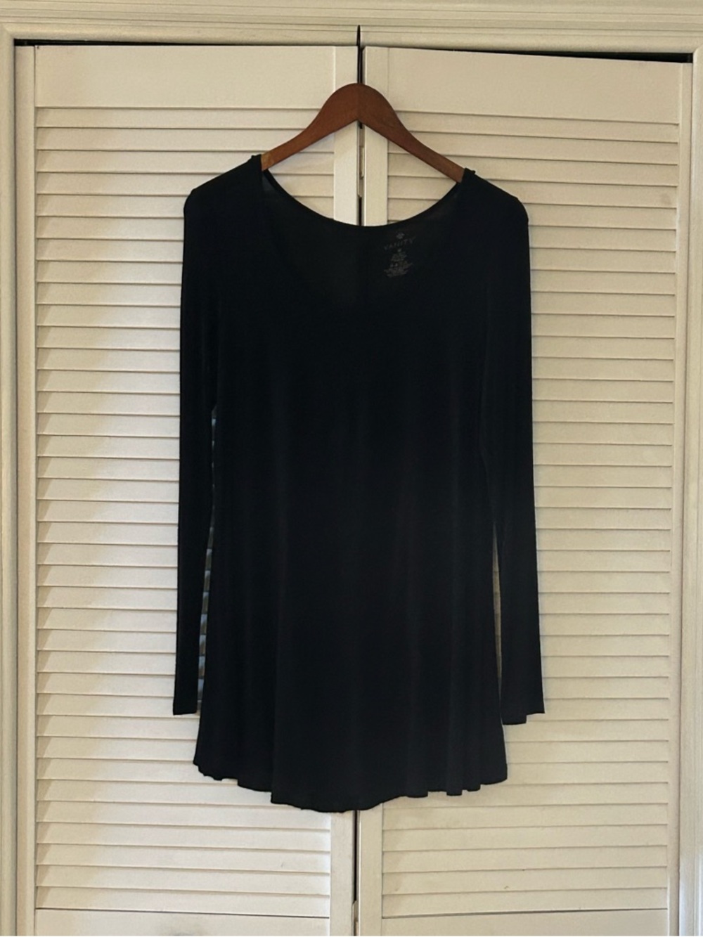 Vanity Black Long Sleeve Swing Top Scoop Neck Trapeze Style Tunic Lightweight
